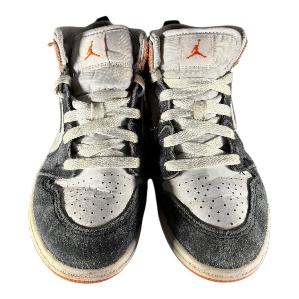 Nike Boys Air Jordan 1 Mid SE DQ8390-100 White Basketball Sneakers Size 1.5Y - Picture 3 of 8